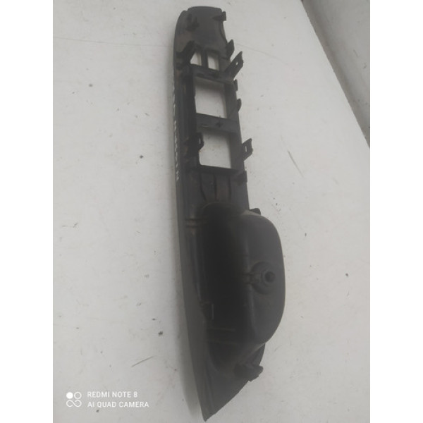 Moldura Botão Vidro Dianteiro Esquerda Nissan Versa 2018