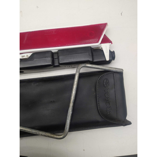 Triângulo Sinalização Hilux 2007 A 2022 Original Marca Eldor