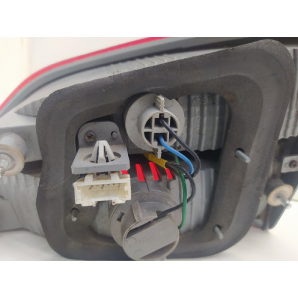 Lanterna Traseira Esquerda Porta-mala Hyundai Hb20 Hatch