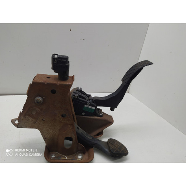 Pedal Freio E Acelerador Com Suporte Voyage 2010