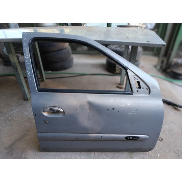 Porta Dianteira Direita Renault Clio 2005 Com Detalhe