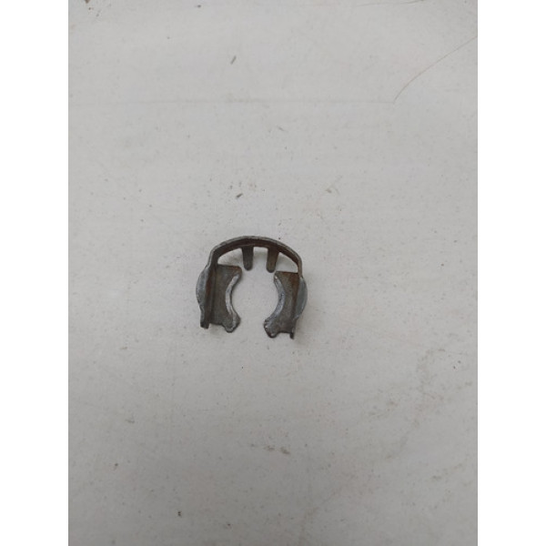 Presilha Trava Bico Chevrolet Corsa 2001 2004