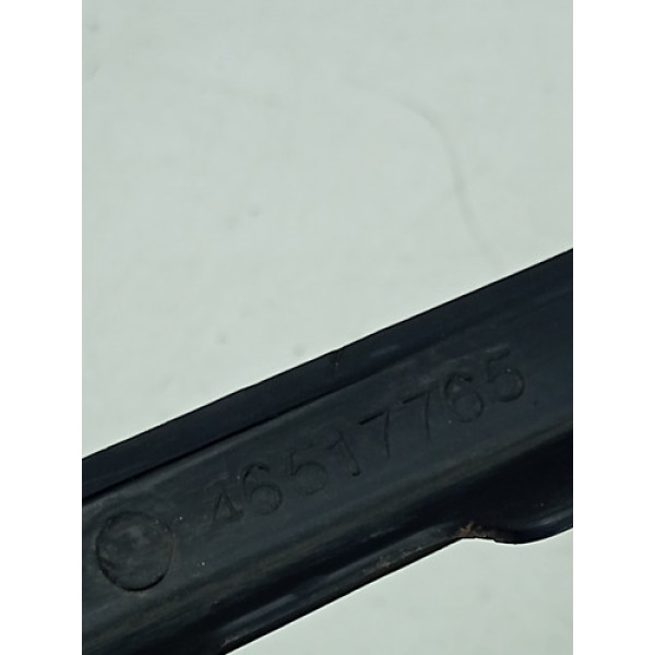 Moldura Acabamento Parabrisa Direito Palio 96/12 46517765