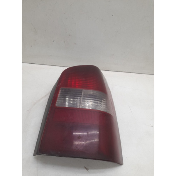 Lanterna Lado Direito Volkswagen Parati 2000 Detalhe 