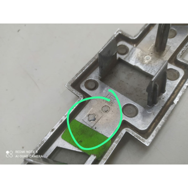 Emblema Grade Dianteiro Chevrolet Prisma 1.4 2017 Detalhe