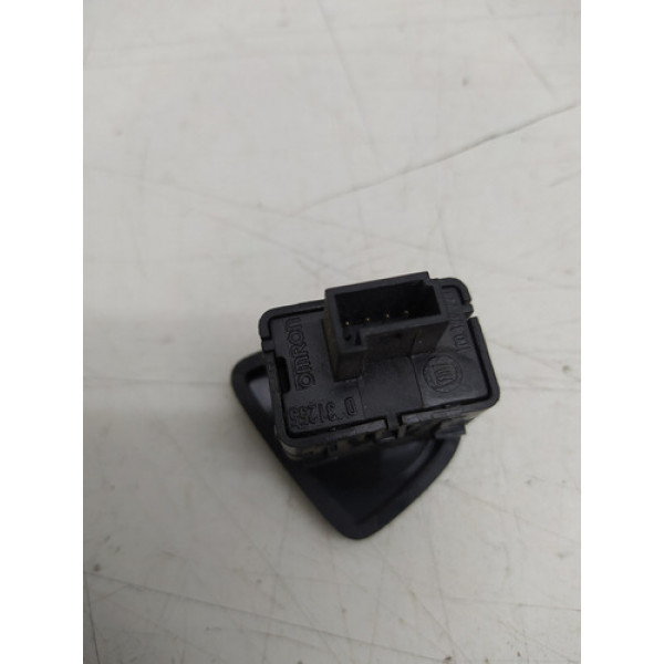 Botão Do Vidro Dianteiro Direito Fiat Fiorino 2016
