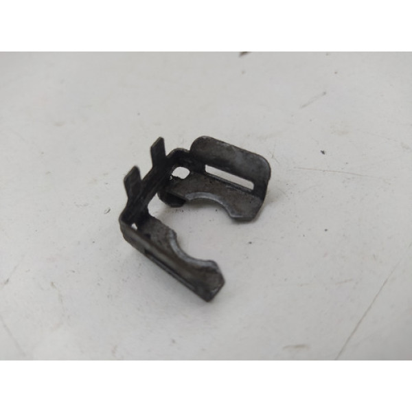Presilha Trava Bico Chevrolet Celta Corsa 2005 2011 