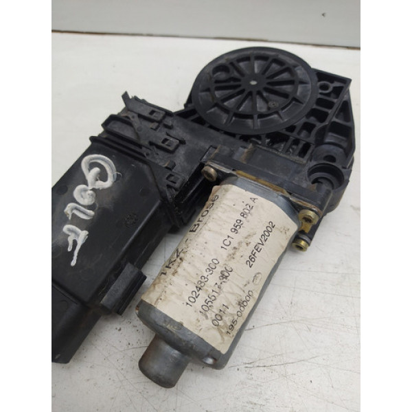 Motor Vidro Dianteiro Direito Volkswagen Golf